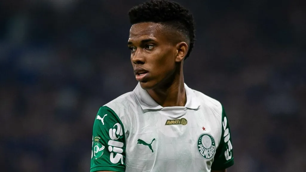 Estêvão durante partida. Foto: Fernando Moreno/AGIF