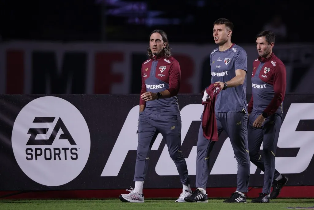 SP – SAO PAULO – 27/05/2025 – COPA LIBERTADORES 2025, SAO PAULO X TALLERES – Luis Zubeldia tecnico do Sao Paulo durante partida contra o Talleres no estadio Morumbi pelo campeonato Copa Libertadores 2025. Foto: Ettore Chiereguini/AGIF