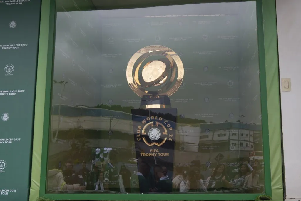 SP – BARUERI – 11/05/2025 – BRASILEIRO A 2025, PALMEIRAS X SAO PAULO – Vista geral do estadio Arena Barueri com a Taca do Mundial de Clubes 2025,  antes da partida entre Palmeiras e Sao Paulo pelo campeonato Brasileiro A 2025. Foto: Anderson Romao/AGIF