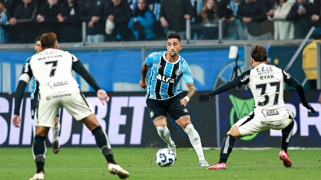Cristian Olivera pode se despedir do Grêmio em breve – Foto: Maxi Franzoi/AGIF