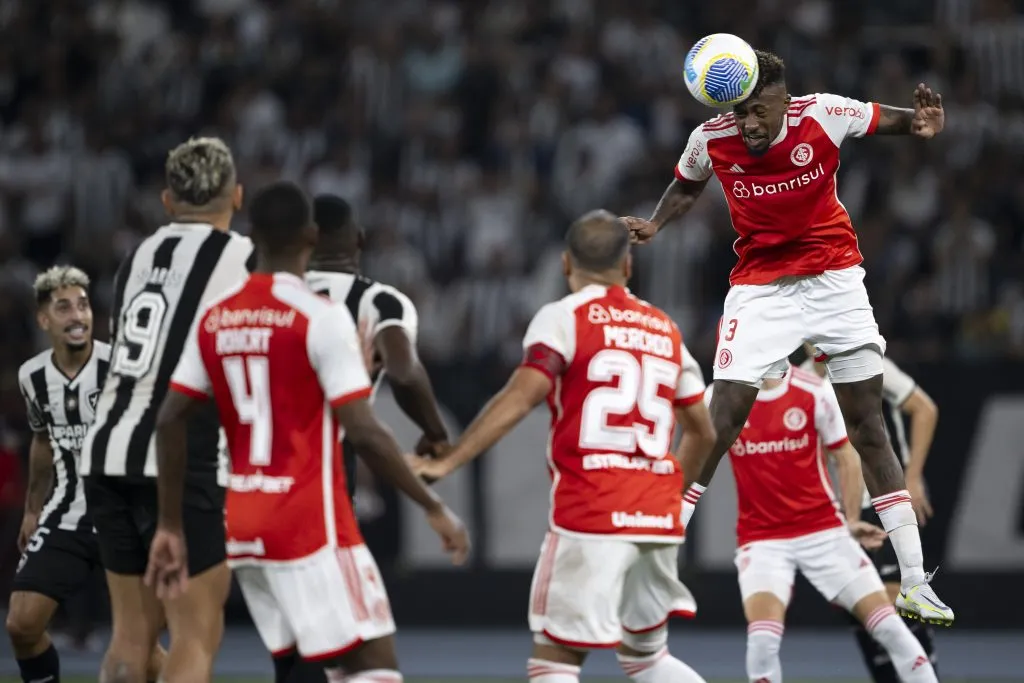 RJ – RIO DE JANEIRO – 20/07/2024 – BRASILEIRO A 2024, BOTAFOGO X INTERNACIONAL – Barboza jogador do Botafogo durante partida contra o Internacional no estadio Engenhao pelo campeonato Brasileiro A 2024. Foto: Jorge Rodrigues/AGIF