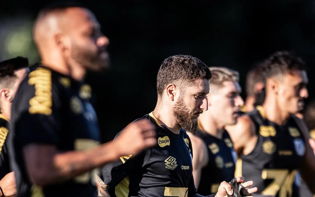 Jogadores do Santos durante último treino coletivo no CT mirando uma vitória na partida contra o Fortaleza. Foto: Artur Barreta/Santos FC