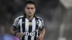 Artur em ação pelo Botafogo - Foto: Jorge Rodrigues/AGIF