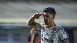 João Basso ainda não teve sua compra quitada pelo Santos - Foto: Anderson Romao/AGIF.