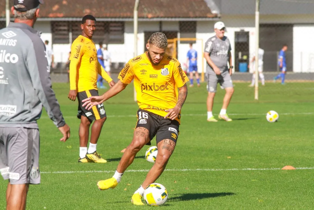 SP – Santos – 10/08/2022 – SANTOS F.C., TREINO – Nathan jogador do Santos durante treino no Centro de Treinamento CT Rei Pele. Foto: Fernanda Luz/AGIF