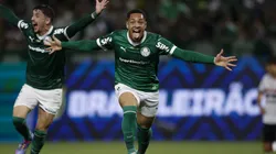 Vitor Roque do Palmeiras comemora gol - Foto: Miguel Schincariol/Getty Images