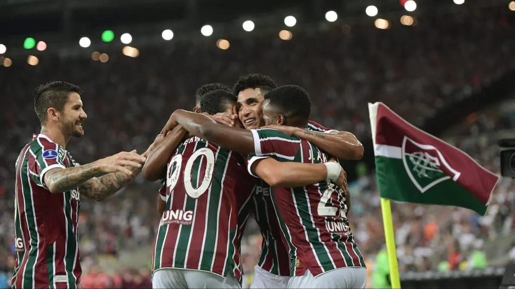 Serna jogador do Fluminense comemora seu gol durante partida contra o Once Caldas no estádio Maracanã pelo campeonato Copa Sul-americana 2025. Foto: Thiago Ribeiro/AGIF