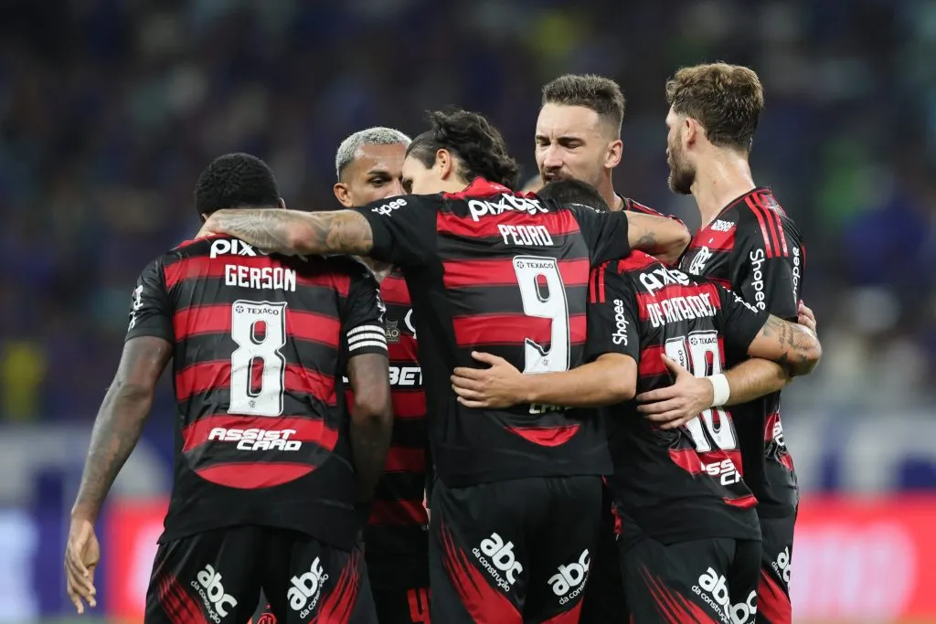 Arrascaeta jogador do Flamengo comemora seu gol durante partida contra o Cruzeiro – Foto: Gilson Lobo/AGIF