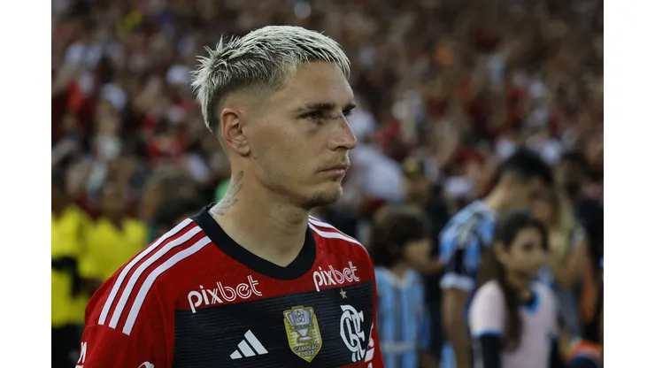Varela deve renovar com o Flamengo após o Mundial (Photo by Wagner Meier/Getty Images)