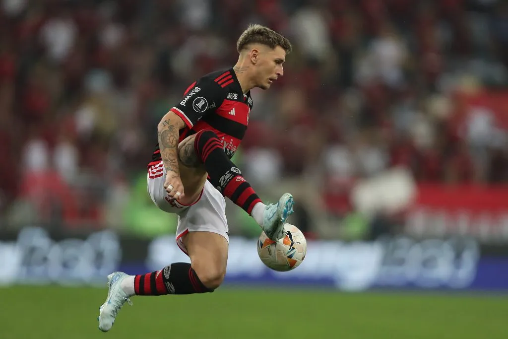 Varela em campo pelo Flamengo. (Photo by Wagner Meier/Getty Images)