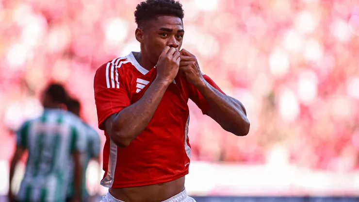 Victor Gabriel, jogador do Internacional, comemora seu gol durante partida contra o Juventude no estadio Beira-Rio pelo campeonato Brasileiro A 2025. Foto: Maxi Franzoi/AGIF