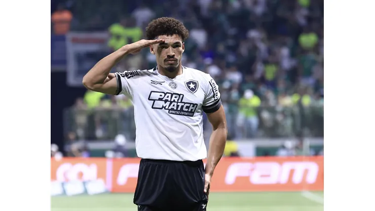 Adyelson atuando pelo Fogão em 2024. Foto: Marcello Zambrana/AGIF