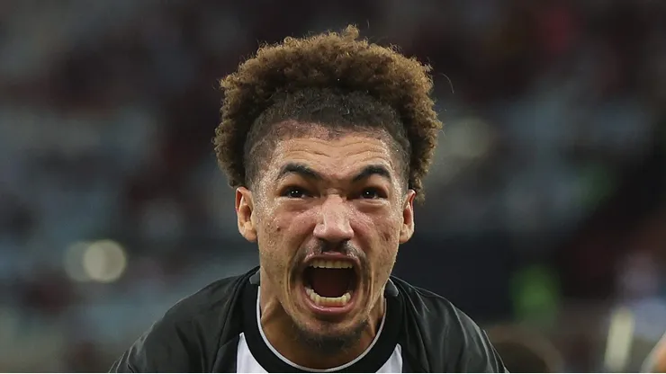 Ex-defensor do Glorioso durante comemoração de gol