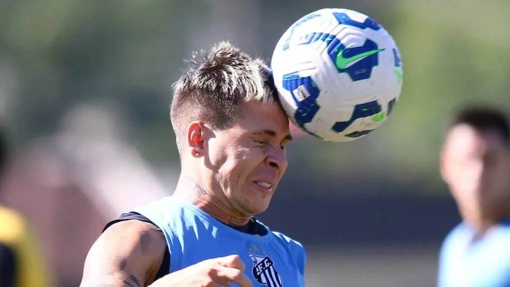 Soteldo durante treinamento. Foto: Mauricio De Souza/AGIF