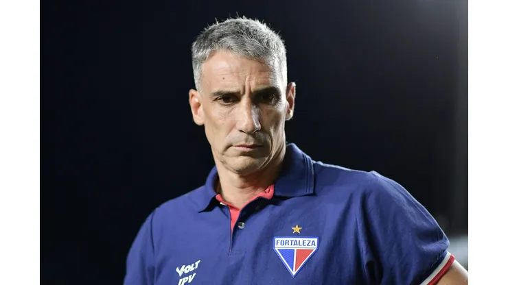 Vojvoda tem um grande desafio no Santos. Foto: Thiago Ribeiro/AGIF.