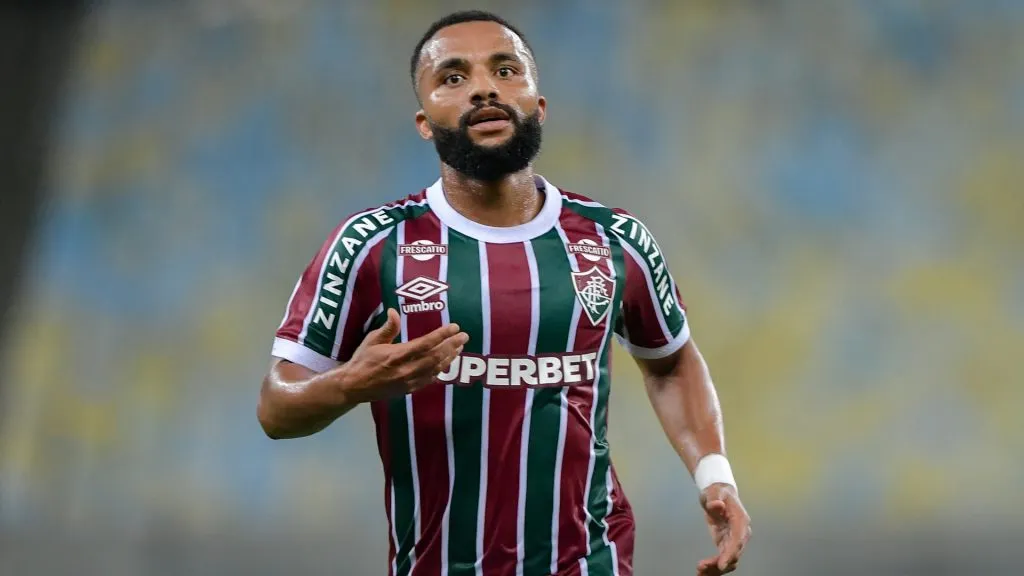 Samuel Xavier em ação pelo Fluminense – Foto: Thiago Ribeiro/AGIF