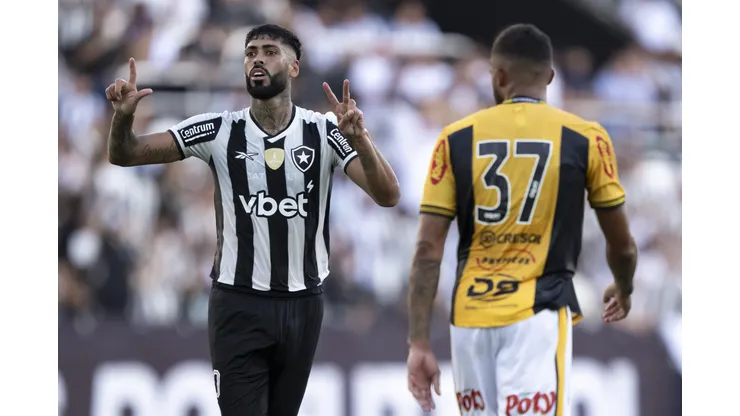 Zagueiro do Botafogo vira símbolo de superação e mira Copa do Mundo de Clubes. Foto: Jorge Rodrigues/AGIF