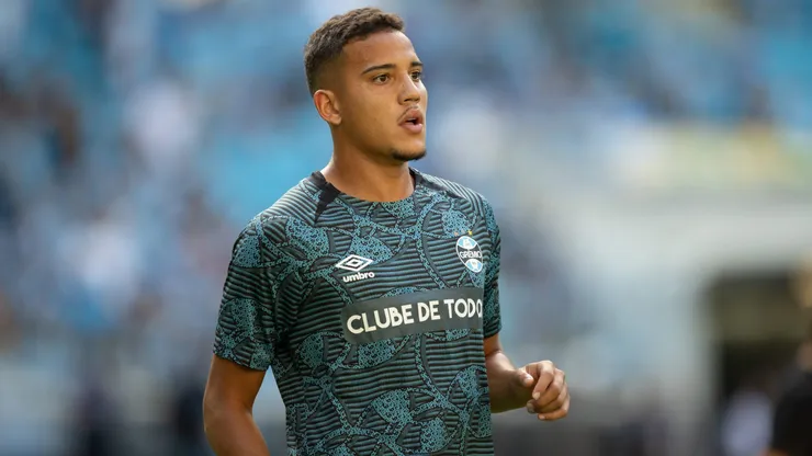 Gustavo Martins jogador do Grêmio durante partida contra o Internacional no estádio Arena do Grêmio pelo campeonato Gaúcho 2025. Foto: Liamara Polli/AGIF