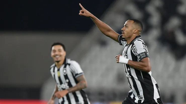 Marlon Freitas, jogador do Botafogo, comemora seu gol durante partida contra o Ceará, pelo Brasileirão Betano. Foto: Thiago Ribeiro/AGIF.