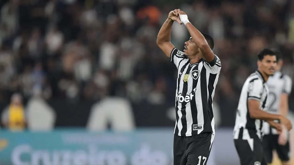 Marlon Freitas, atleta do Glorioso. Foto: Thiago Ribeiro/AGIF.