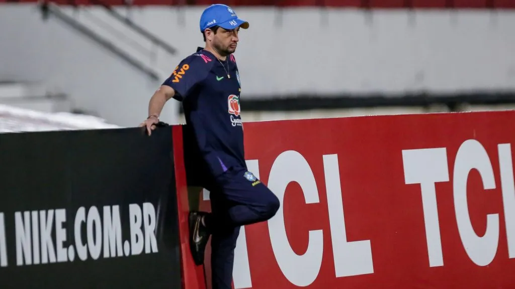 Arthur Elias técnico da Seleção Brasileira Feminina durante treino no Estádio do Arruda em Recife (PE)