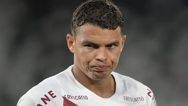 Thiago Silva é colocado como "ex-craque mundial" por site do Borussia Dortmund.
