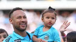 Neymar jogador do Santos durante aquecimento antes da partida contra o Botafogo no estadio Vila Belmiro pelo campeonato Brasileiro A 2025. Foto: Mauricio De Souza/AGIF
