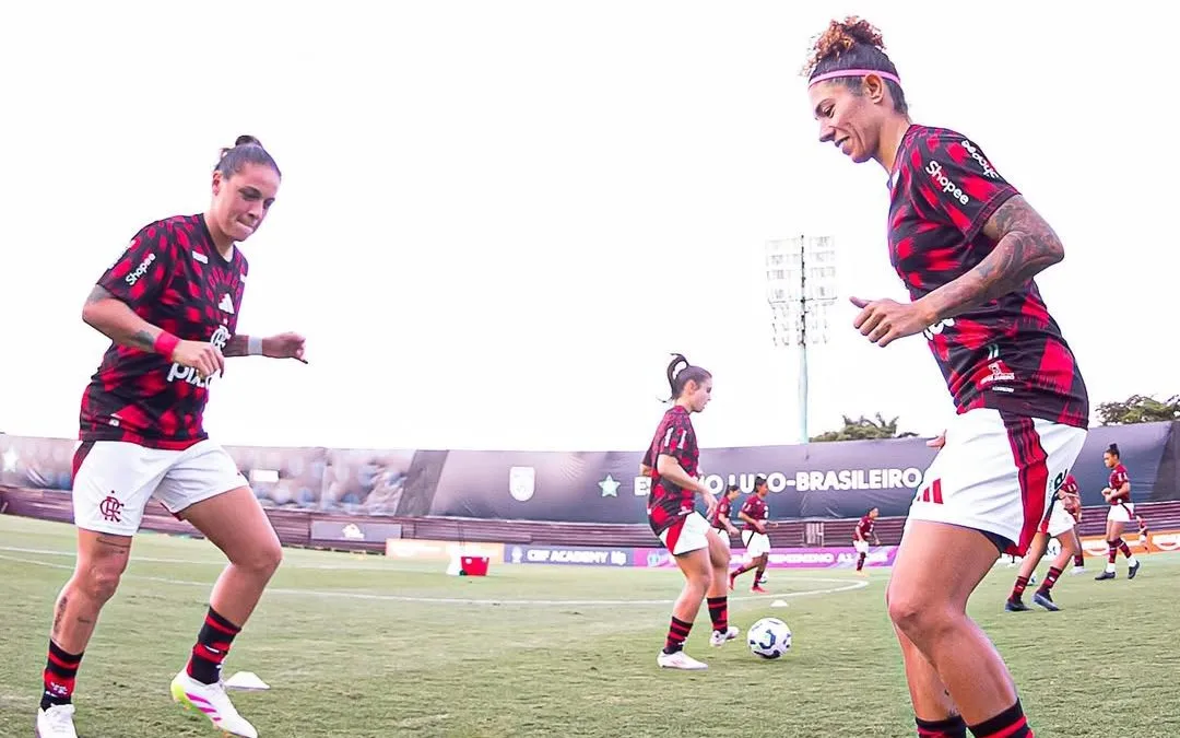 Cristiane durante aquecimento coletivo do Flamengo no Luso-Brasileiro para duelo contra o América-MG. Foto: Paula Reis/Flamengo