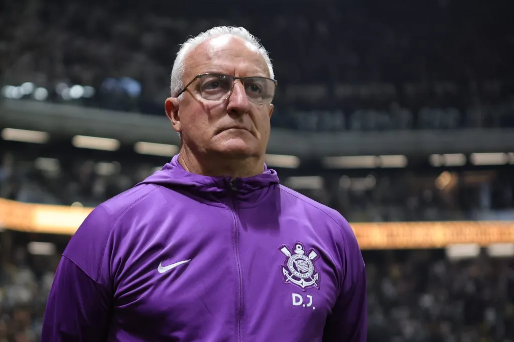 Treinador possui cinco vitórias no novo clube. Foto: Gilson Lobo/AGIF