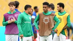 Equipe do Palmeiras durante aquecimento minutos antes da partida contra o Porto no Mundial de Clubes 2025, em East Rutherford, Nova Jersey.