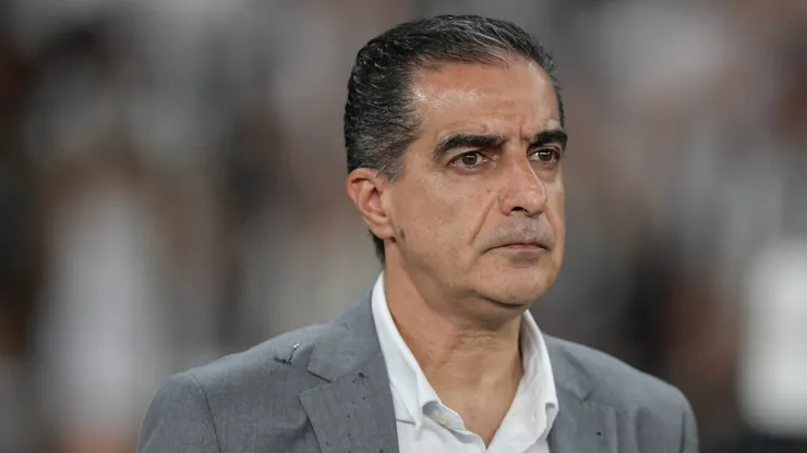Treinador define o time titular