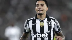 Gregore, jogador do Botafogo, durante partida contra o Ceara no estadio Engenhao pelo campeonato Brasileiro A 2025. Foto: Jorge Rodrigues/AGIF