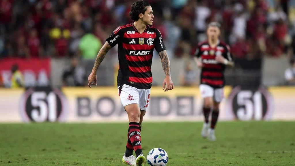 Pedro deve iniciar entre os reservas na partida – Foto: Thiago Ribeiro/AGIF