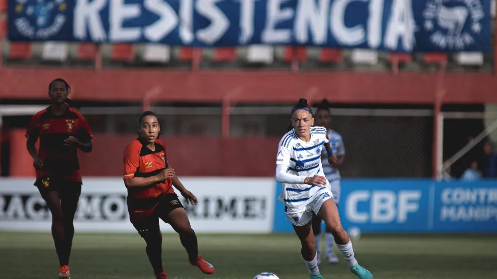 Jogadoras do Cruzeiro e Sport