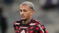 MG - BELO HORIZONTE - 04/05/2025 - BRASILEIRO A 2025, CRUZEIRO X FLAMENGO - Wesley jogador do Flamengo durante aquecimento antes da partida contra o Cruzeiro no estadio Mineirao pelo campeonato Brasileiro A 2025.