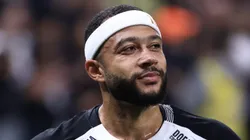 Depay durante partida pelo Timão.