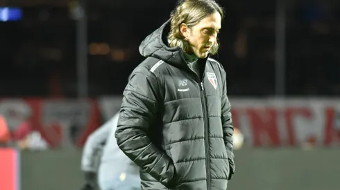 SP – SAO PAULO – 12/06/2025 – BRASILEIRO A 2025, SAO PAULO X VASCO – Zubeldia tecnico do Sao Paulo durante partida contra o Vasco no estadio Morumbi pelo campeonato Brasileiro A 2025. Foto: Jota Erre/AGIF