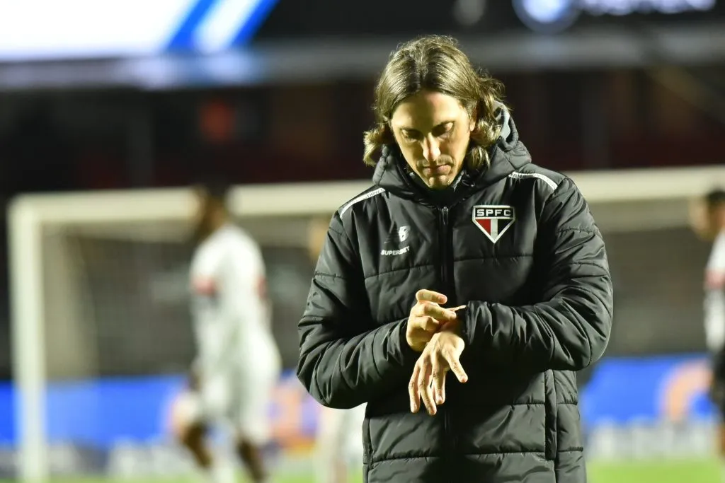 SP – SAO PAULO – 12/06/2025 – BRASILEIRO A 2025, SAO PAULO X VASCO – Zubeldia tecnico do Sao Paulo, durante partida contra o  Vasco no estadio do Morumbis, pelo Campeonato Brasileiro A 2025. Foto: Jota Erre/AGIF