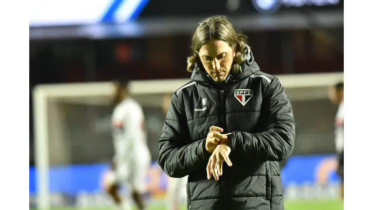 SP - SAO PAULO - 12/06/2025 - BRASILEIRO A 2025, SAO PAULO X VASCO - Zubeldia tecnico do Sao Paulo, durante partida contra o Vasco no estadio do Morumbis, pelo Campeonato Brasileiro A 2025. Foto: Jota Erre/AGIF