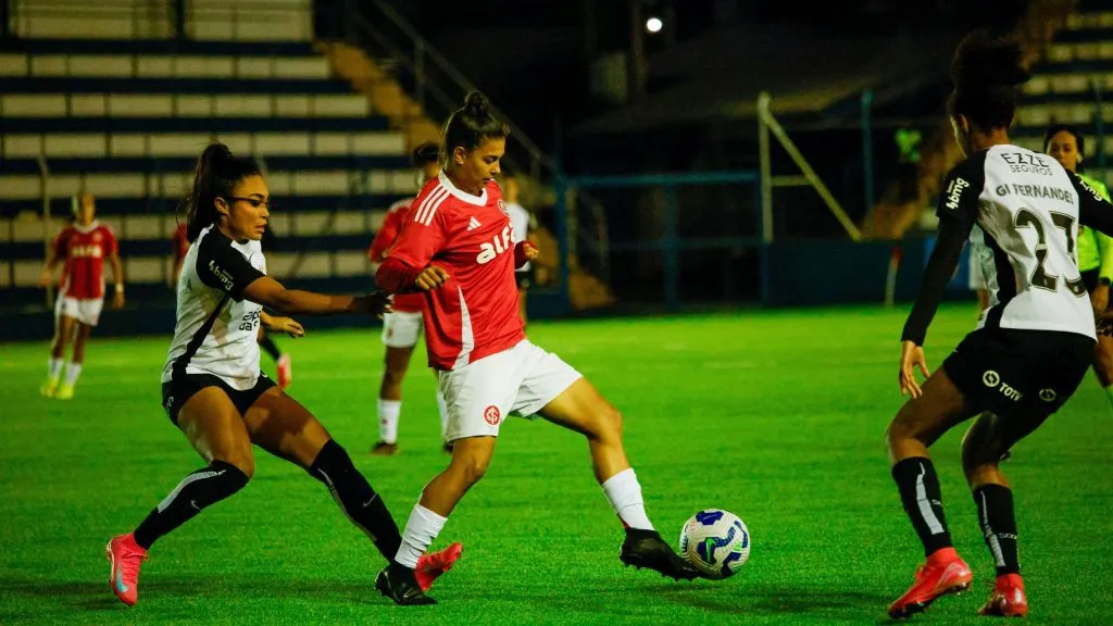 Jogadoras do Internacional e Corinthians pelo Brasileirão Feminino