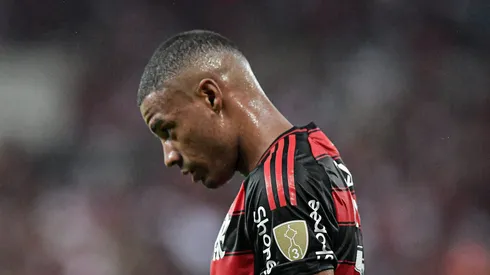 RJ – RIO DE JANEIRO – 09/04/2025 – COPA LIBERTADORES 2025, FLAMENGO X CORDOBA – De la Cruz jogador do Flamengo durante partida contra o Cordoba no estadio Maracana pelo campeonato Copa Libertadores 2025.