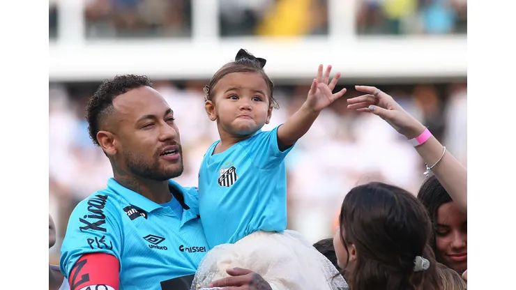 SP - SANTOS - 01/06/2025 - BRASILEIRO A 2025, SANTOS X BOTAFOGO - Neymar jogador do Santos durante aquecimento antes da partida contra o Botafogo no estadio Vila Belmiro pelo campeonato Brasileiro A 2025. Foto: Mauricio De Souza/AGIF
