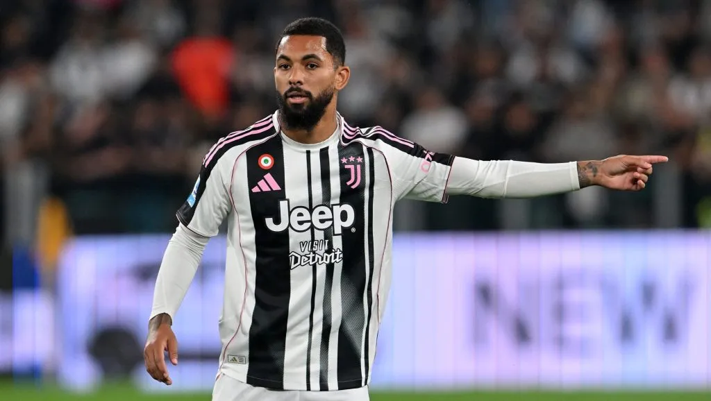 Douglas Luiz pela Juventus