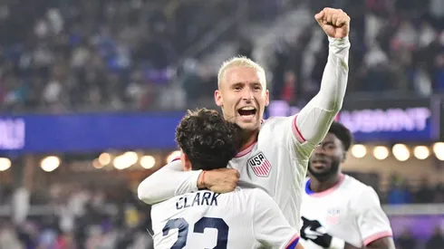 Matko Miljevic comemorando gol pelos Estados Unidos.