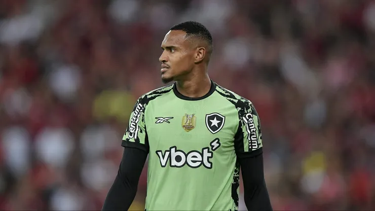 John goleiro do Botafogo durante partida contra o Flamengo no estádio Maracanã pelo campeonato Brasileiro A 2025.