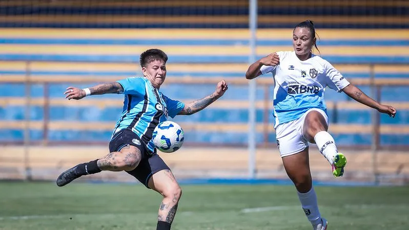 Real Brasília e Grêmio no Brasileirão Feminino