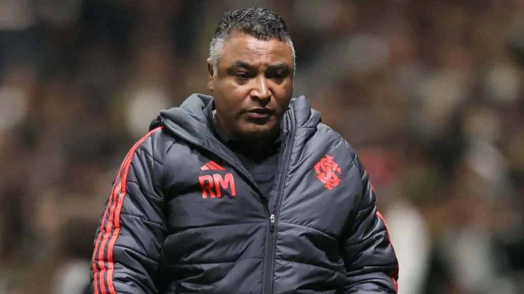 Roger Machado técnico do Internacional durante partida contra o Atlético-MG no estádio Arena MRV pelo campeonato Brasileiro A 2025. Foto: Gilson Lobo/AGIF