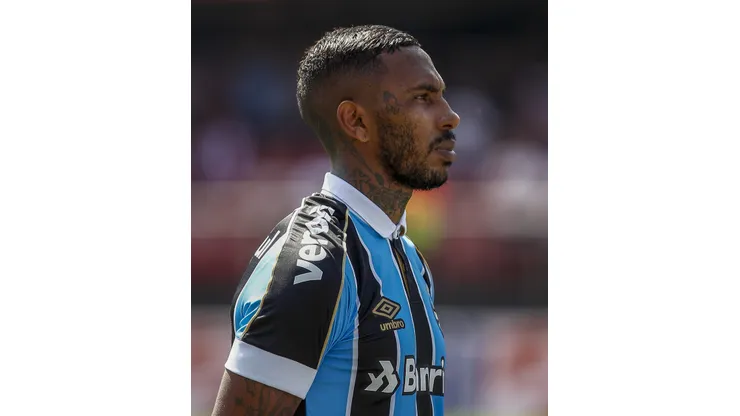 Paulo Miranda, ex-Grêmio tenta retomar carreira após suspensão(Photo by Miguel Schincariol/Getty Images)