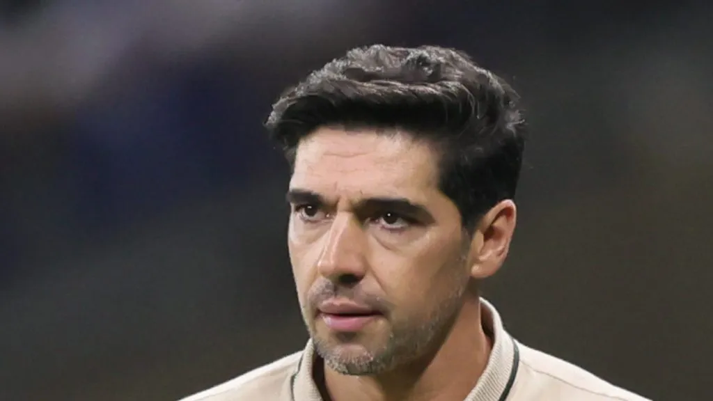 Foto: Gilson Lobo/AGIF – Abel Ferreira estuda mudar escalação do Palmeiras.