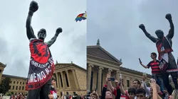 Estátua de Rocky Balboa, na Filadélfia, vira centro das atenções com a chegada de torcedores do Flamengo. Foto 1: Reprodução/X; Foto 2: Flamengo/X
